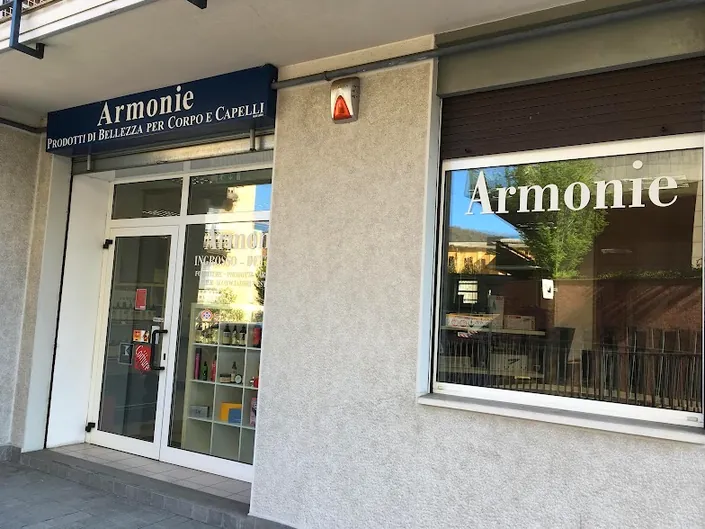 Armonie, Como