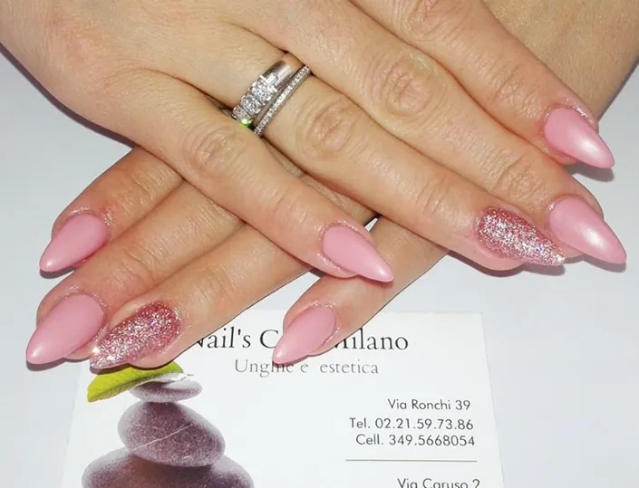 NAILS CAFE’ salone di bellezza – smalti per unghie, pedicure, trucco semipermanente